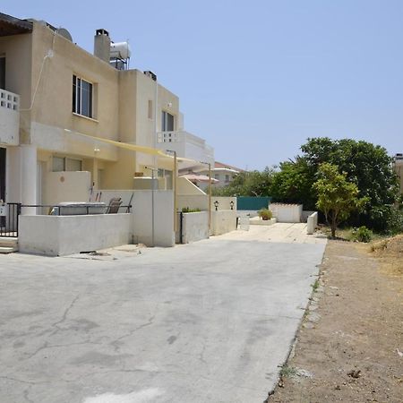 Peaceful Townhouse With Private Pool Near The Sea Apartment Paphos Exterior photo